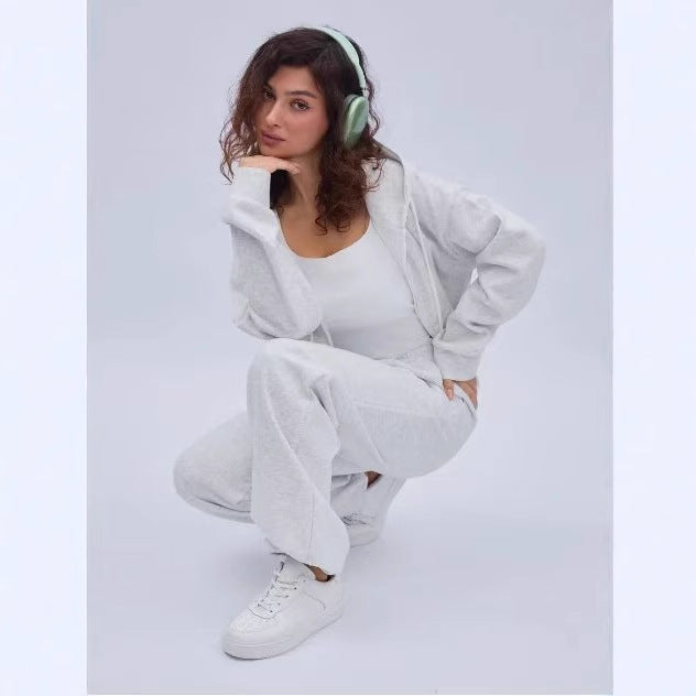 Ensemble de loungewear pour femmes en deux pièces avec capuche à fermeture éclair, jogger taille haute à jambes larges et poches passepoilées Echo Archiv