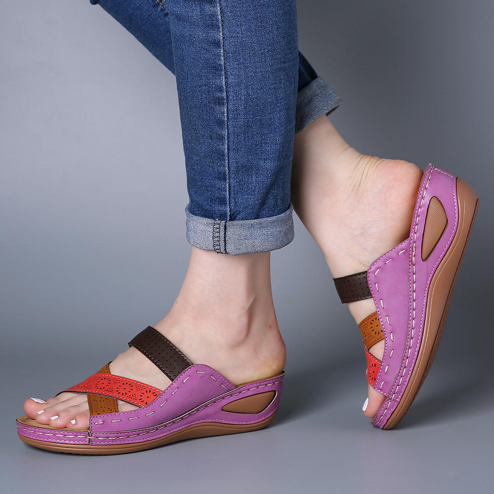 Sandales compensées pour femmes avec une semelle intérieure confortable et des brides à la mode R&B