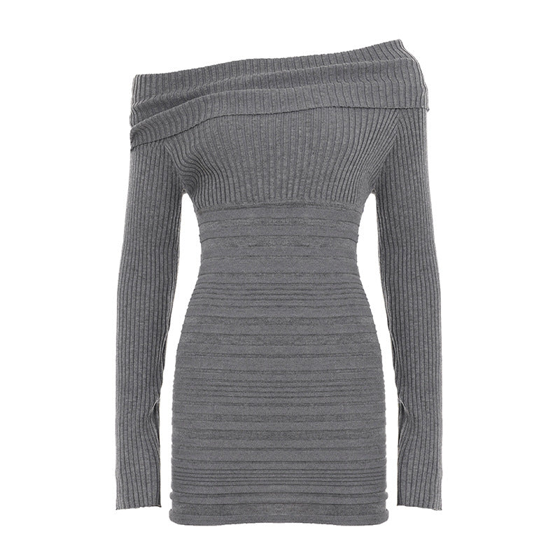 Robe ajustée en tricot côtelé sans épaules avec col rabattu, fronces longitudinales et manches longues Echo Archiv