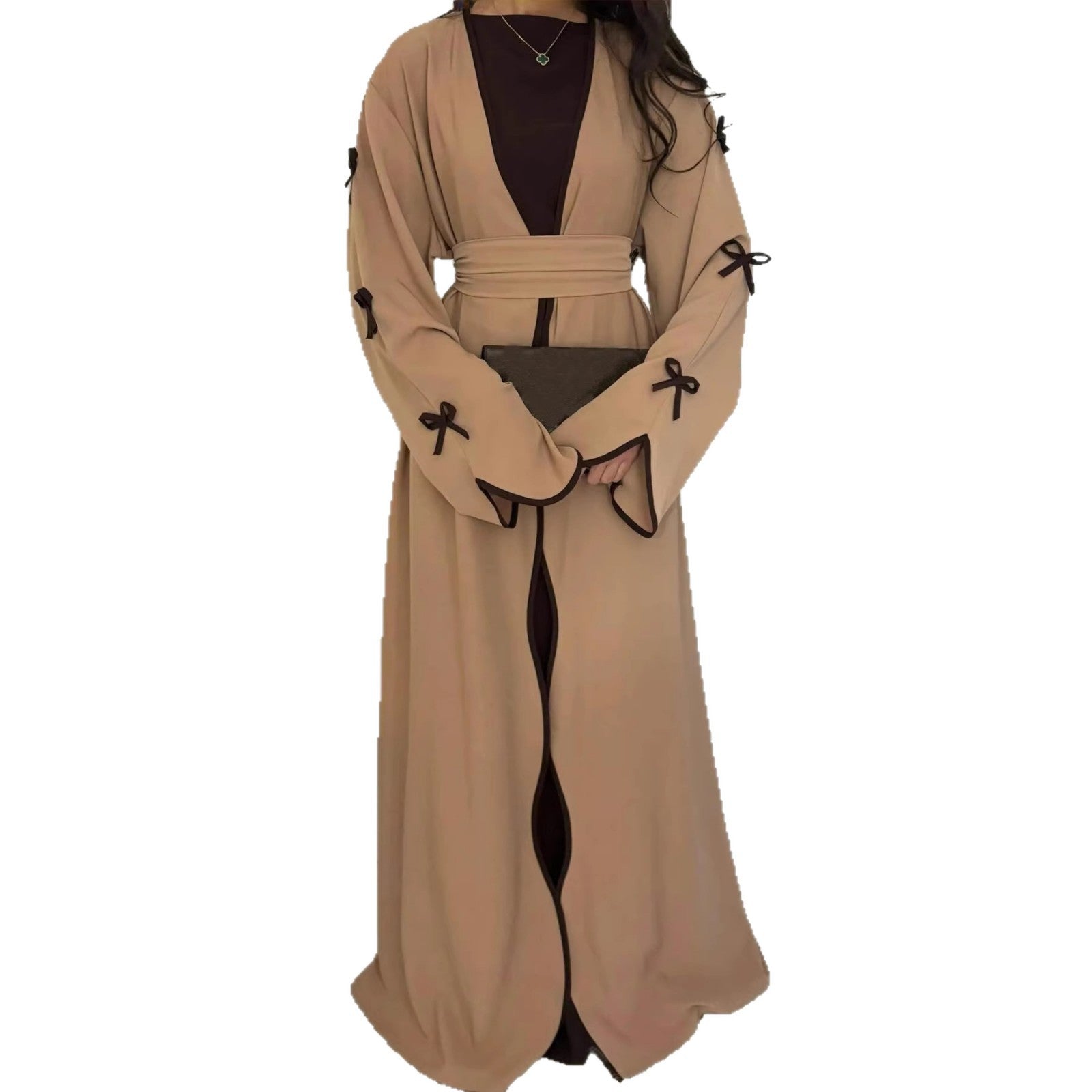 Abaya-Kaftan élégant pour femmes avec manches évasées en trompette, empiècement contrasté et ceinture nouée Echo Archiv