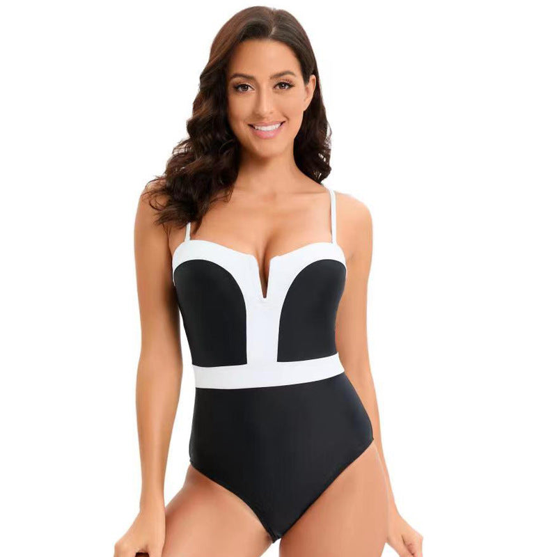 Maillot de bain élégant une pièce pour femme avec décolleté en V plongeant et détails contrastants Echo Archiv