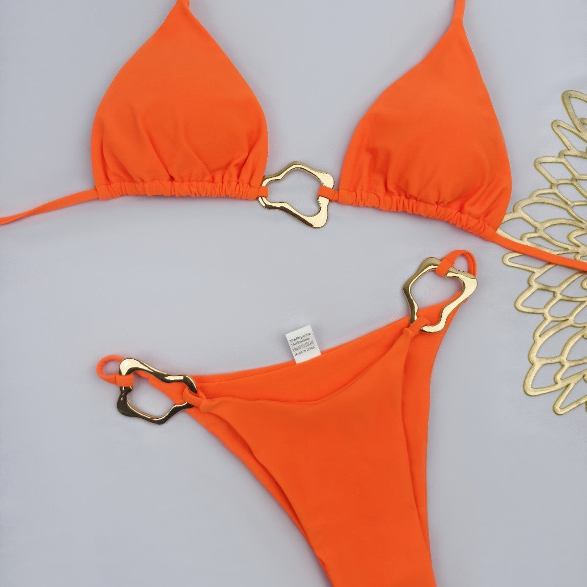 Bikini triangle femme avec détails dorés élégants Echo Archiv