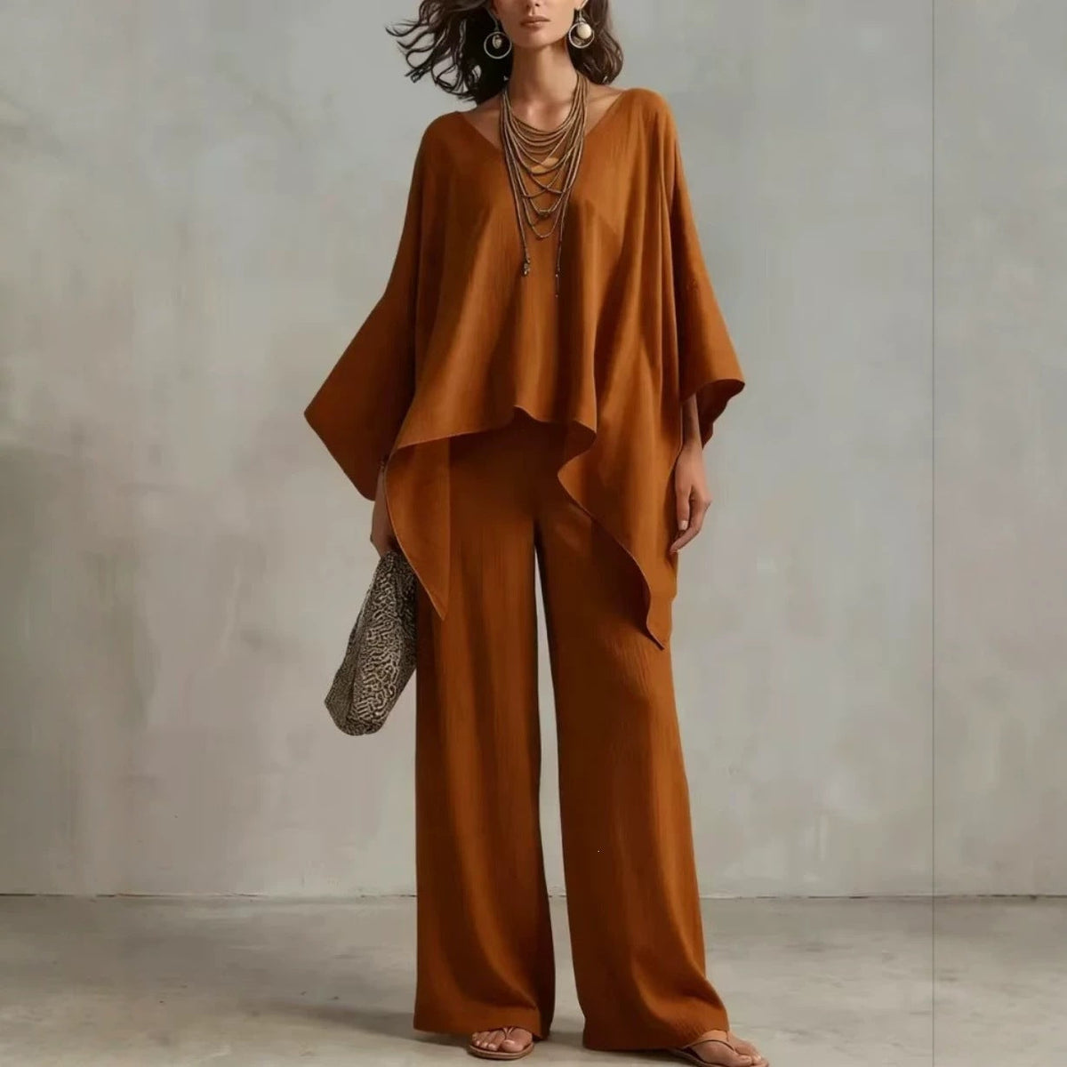 Ensemble féminin à deux pièces avec un haut poncho surdimensionné et un pantalon palazzo large EB