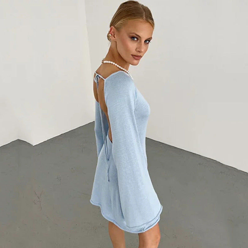 Robe mini en maille fine ajustée pour femmes avec manches trompettes Echoarchiv