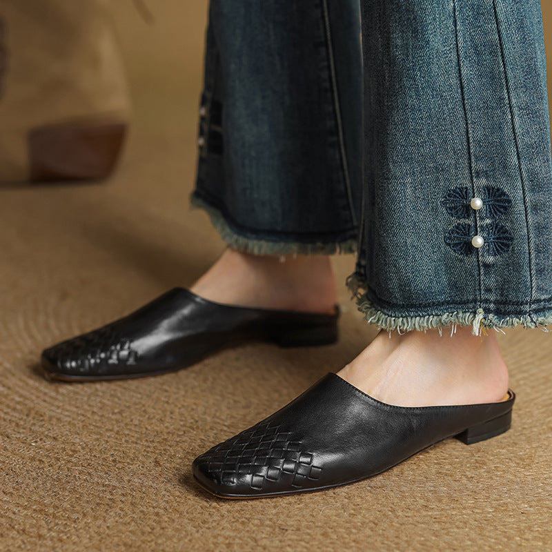 Alessira | Pantoufles en cuir classiques à bout fermé