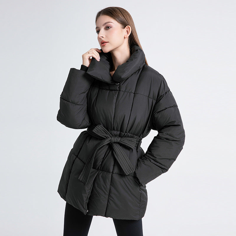 Manteau matelassé cintré pour femmes avec ceinture à nouer et col châle haut Echo Archiv
