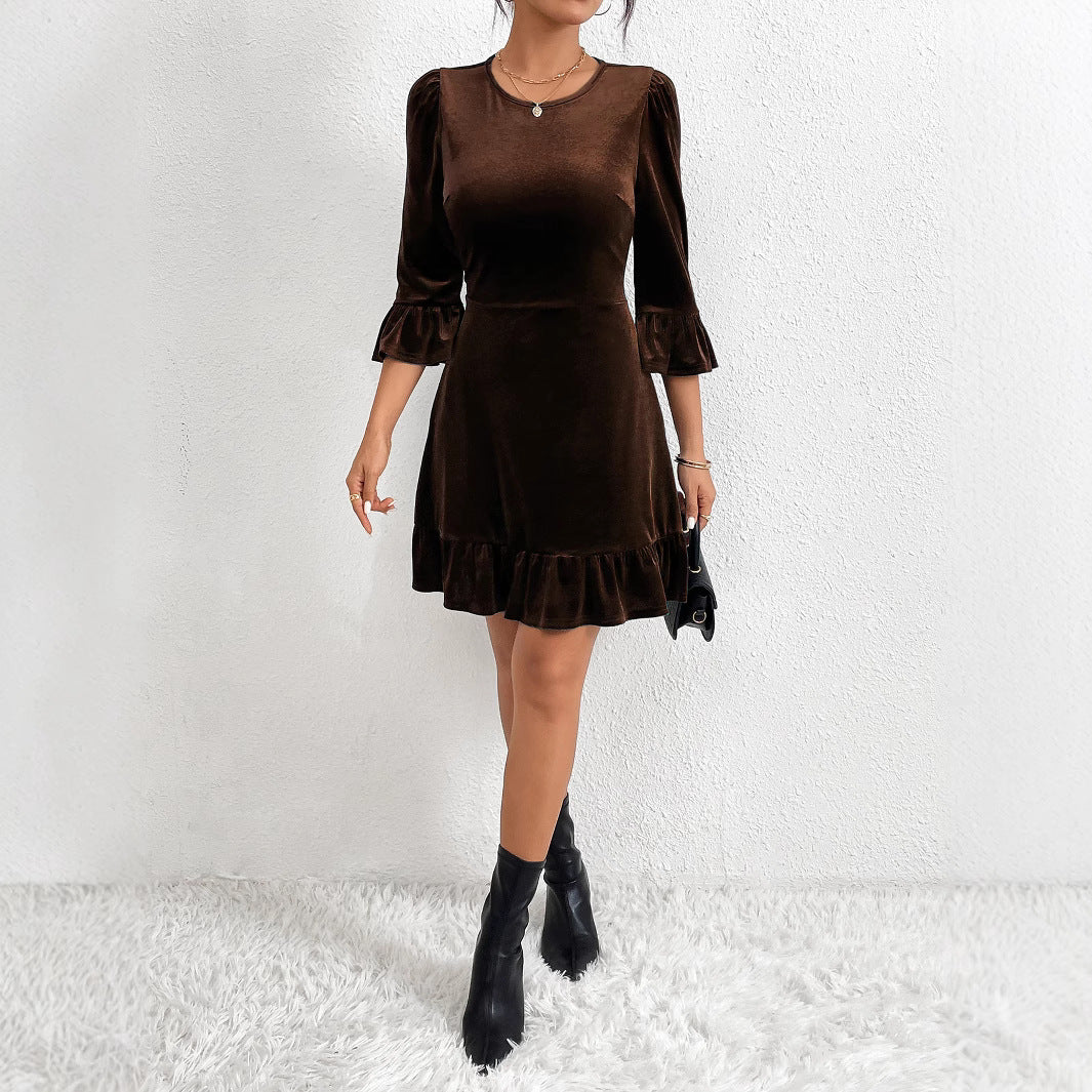 Robe mini en velours pour femmes avec ligne de corsage cintrée, manches volantées froncées et ourlet en niveaux Echo Archiv