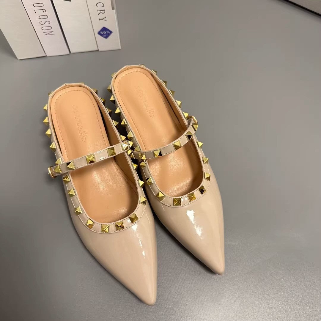 Mules élégantes pour femmes avec des clous dorés R&B