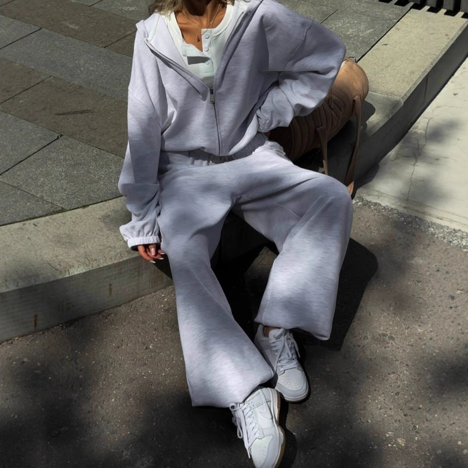 Ensemble de détente pour femmes avec veste à capuche zippée et pantalon de jogging ample en mélange de coton Echoarchiv