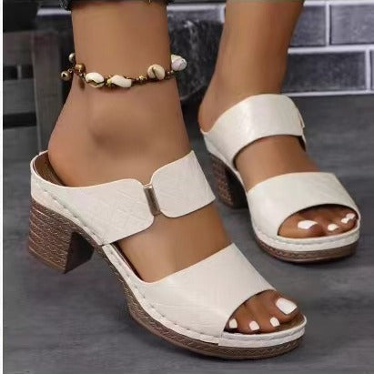 Sandales compensées pour femmes avec une structure de sangles confortable et un design à la mode R&B