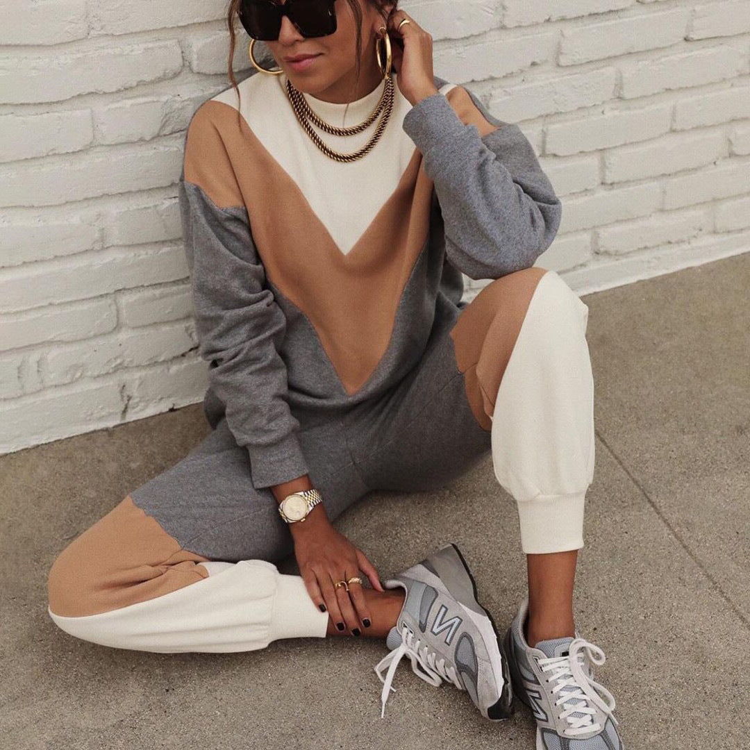 Ensemble de détente deux pièces pour femmes avec design V-Block, en polaire grattée à l'intérieur et pantalon de jogging tapered Echo Archive