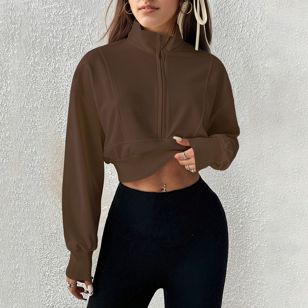 Sweat-shirt court à col montant pour femmes avec demi-zip, taille cintrée et manches avec trou pour le pouce
