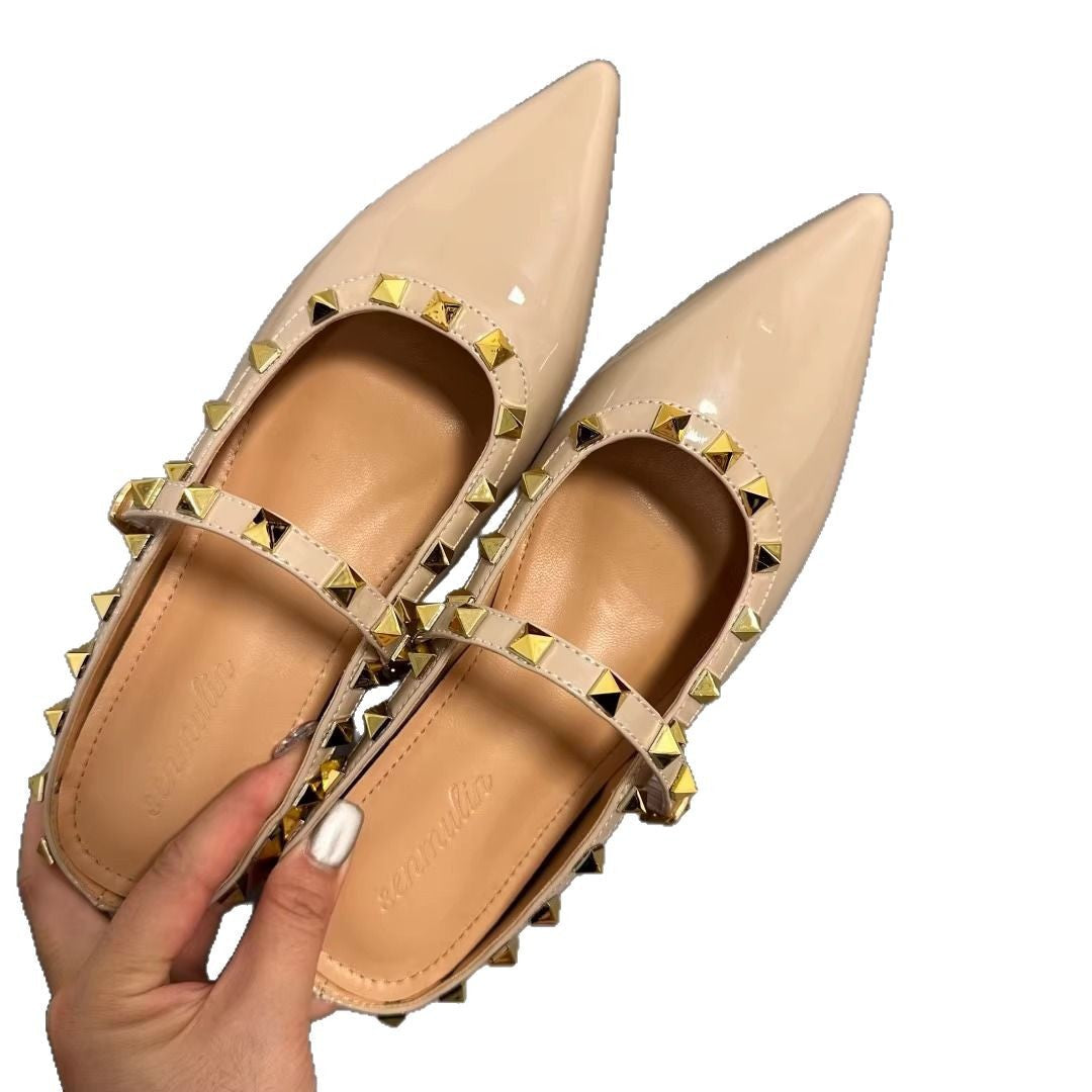 Mules élégantes pour femmes avec des clous dorés R&B