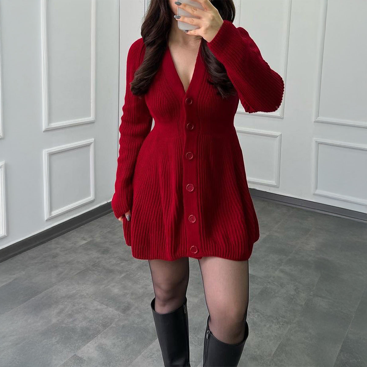 Robe tricotée ajustée pour femmes avec boutonnière intégrale, décolleté en V et jupe évasée en A - Echo Archiv