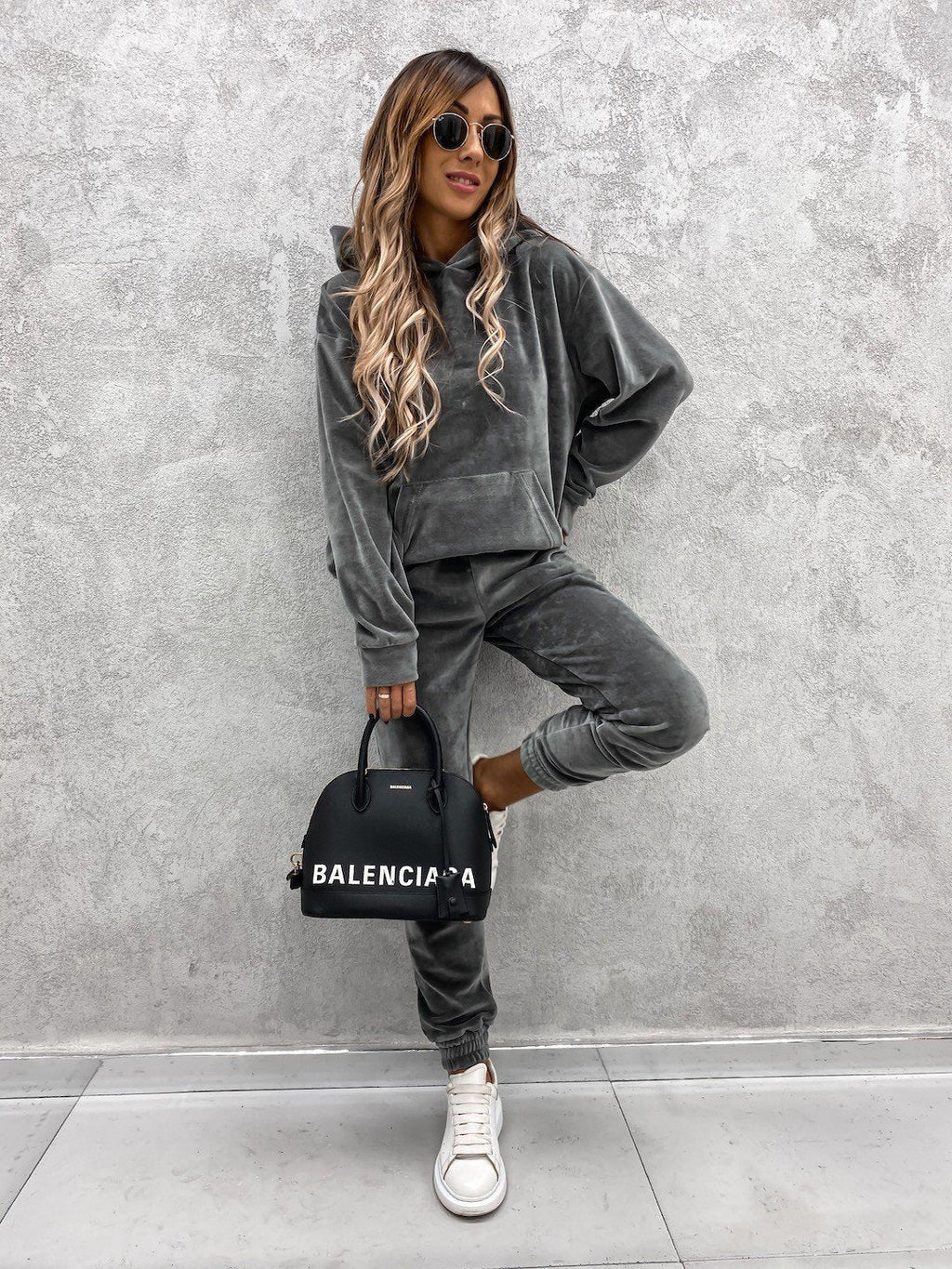 Ensemble de lounge en velours pour femmes avec un pull à capuche douillet et un jogging fuselé Echo Archive