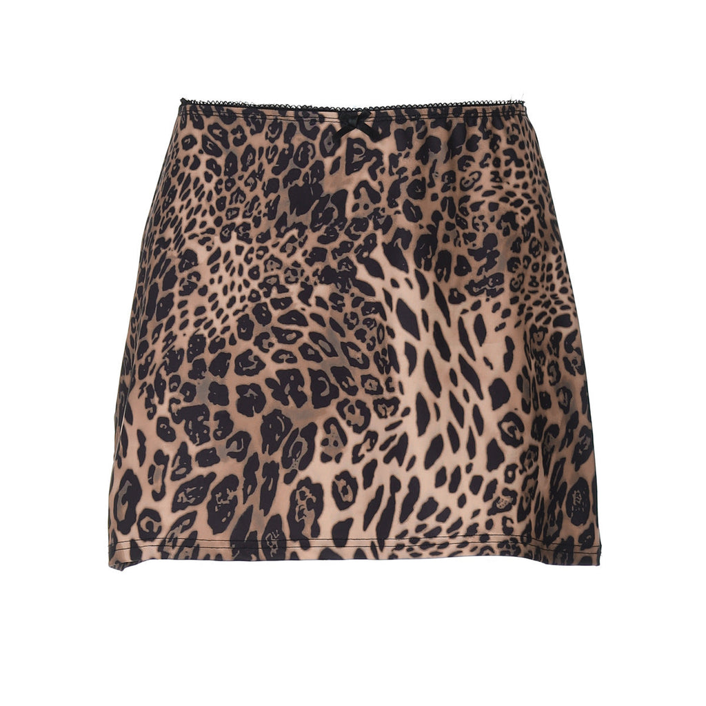 Jupe mini flatteuse pour femmes avec un motif léopard tendance Heidi-Mode
