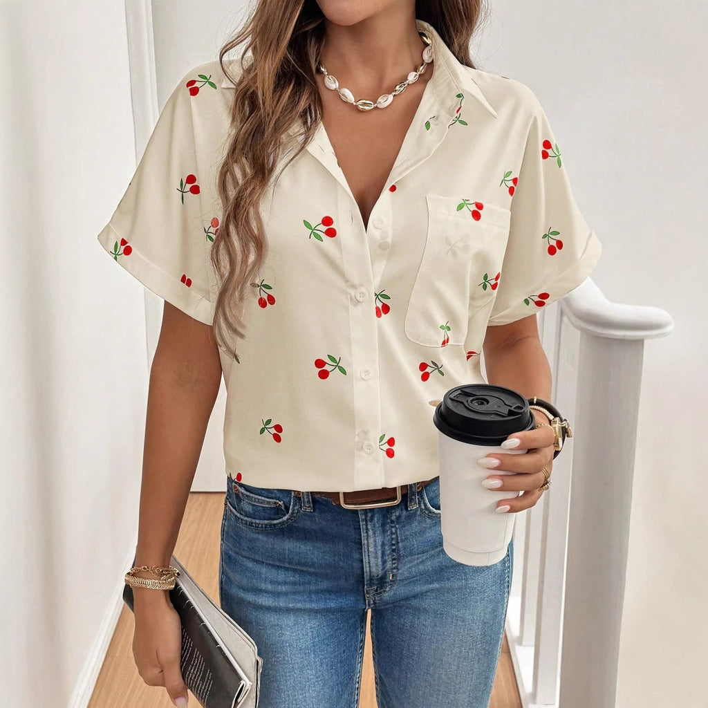 Blouse pour femmes avec un motif de cerises fraîches et une coupe décontractée Heidi-Mode