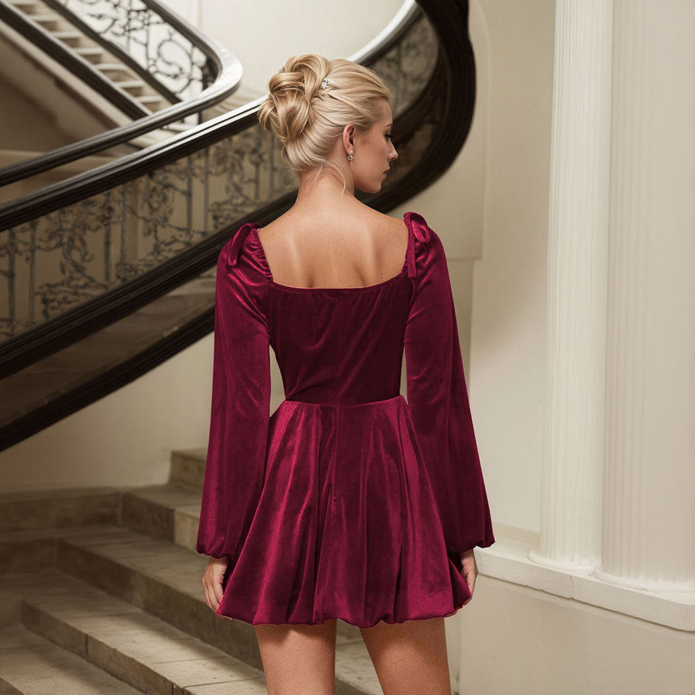 Robe mini en velours pour femmes avec décolleté en cœur, manches ballon longues et jupe évasée Echo Archiv