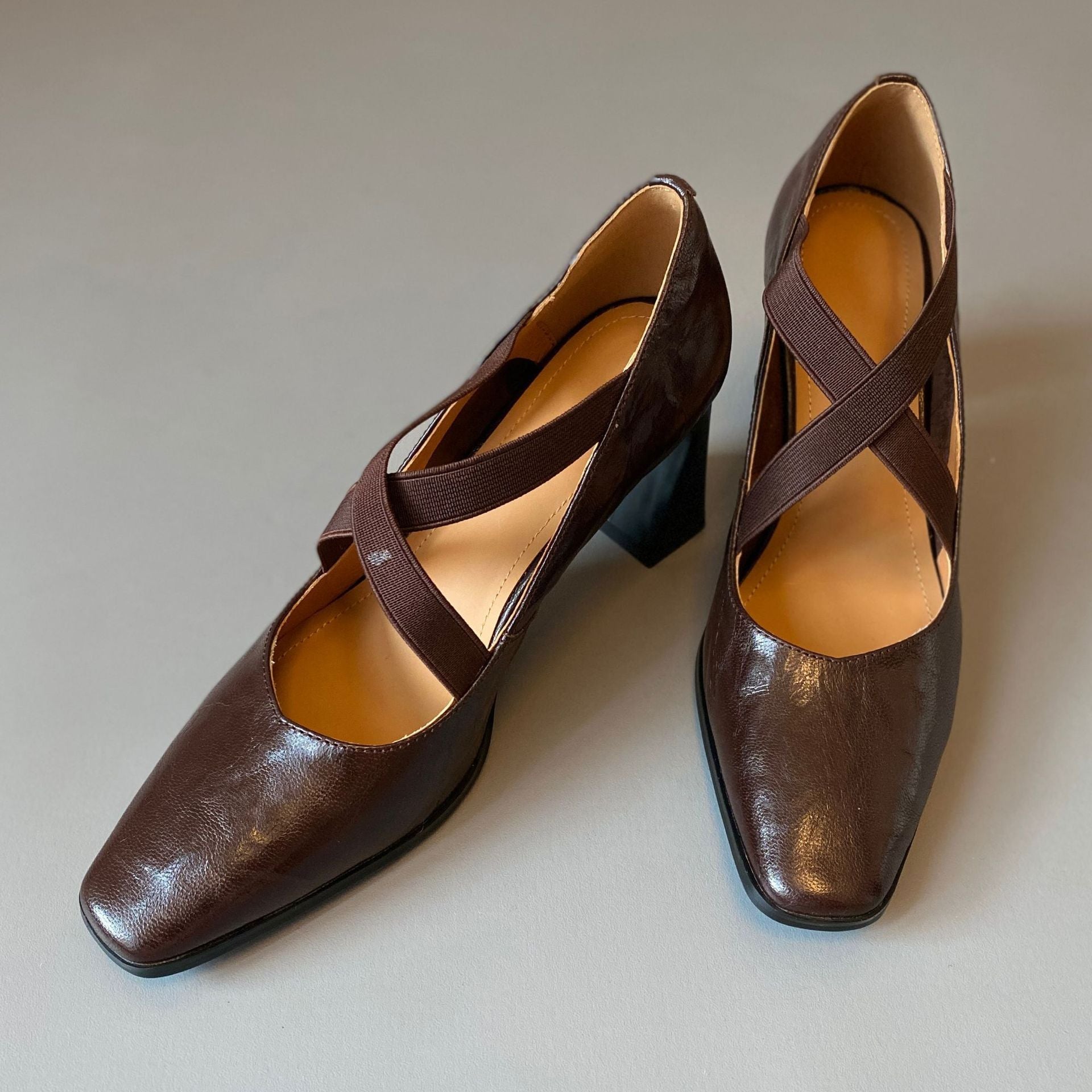 Pompes Slingback élégantes pour femmes avec un design de sangle à la mode et un confort de talon bloc R&B