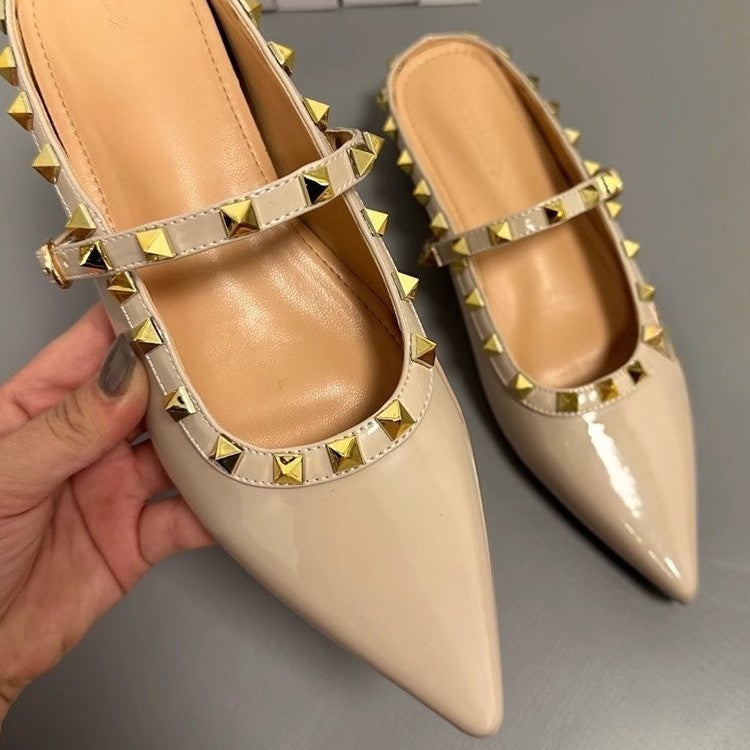 Mules élégantes pour femmes avec des clous dorés R&B