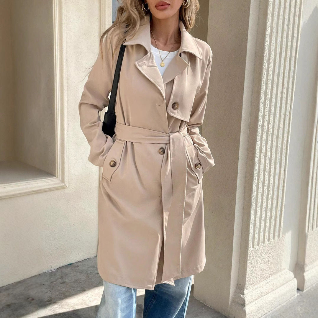Manteau trench pour femmes avec boutonnage et poches pratiques