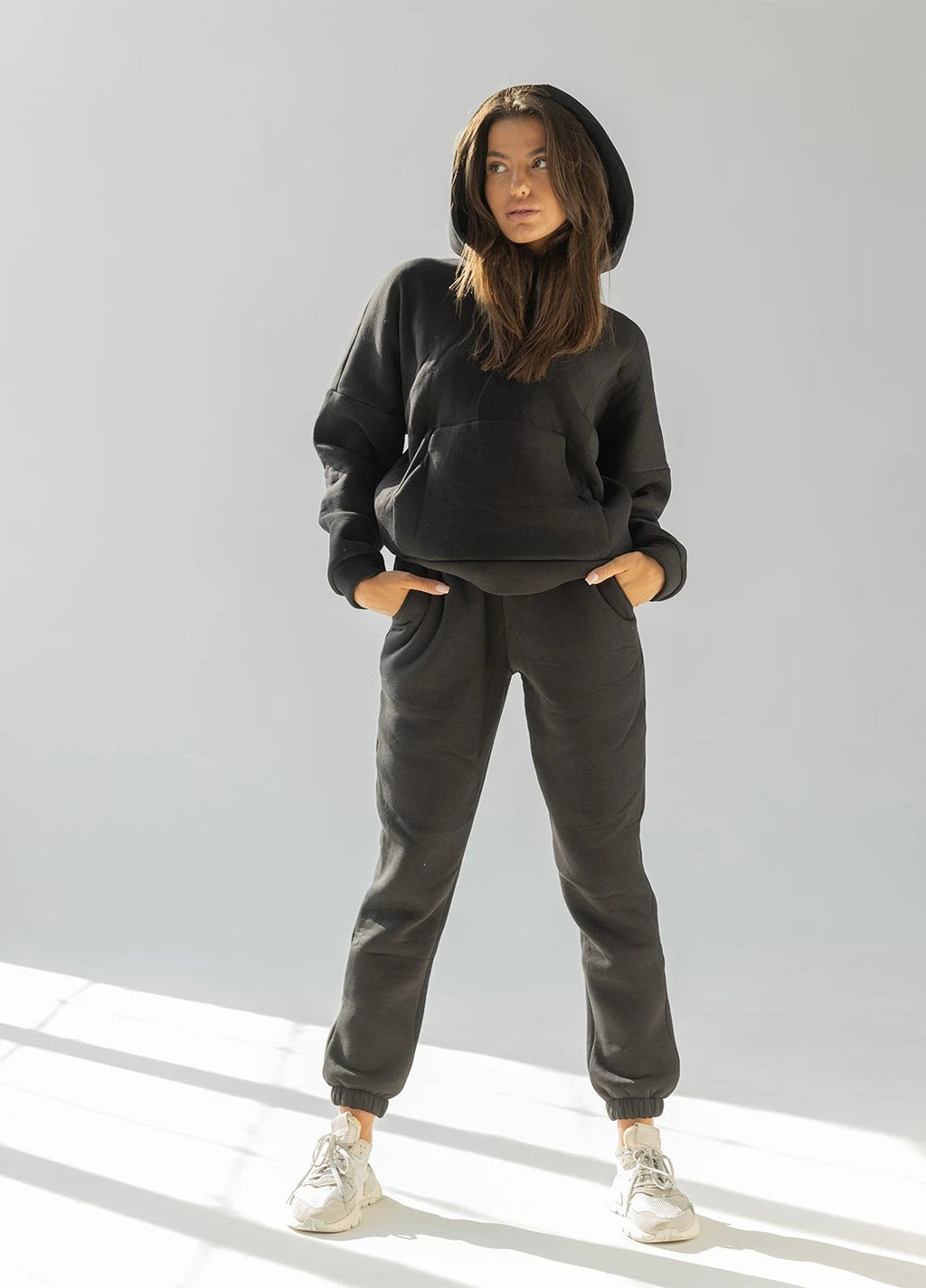 Ensemble de loungewear confortable pour femmes en deux parties avec un sweat à capuche oversize, poche kangourou et jogger à cheville élastique en French Terry Echo Archive