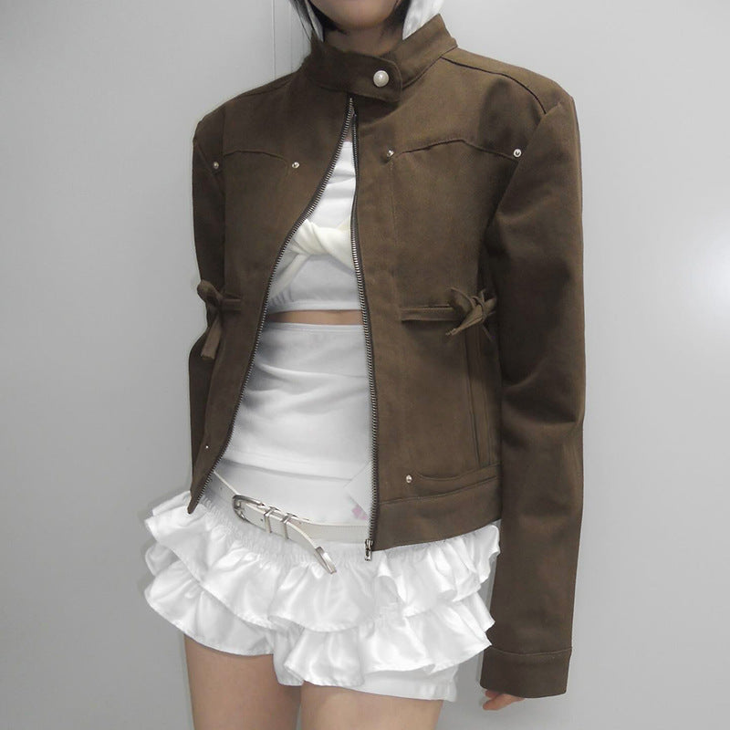 Veste courte cintrée pour femmes avec col montant, épaulettes, ceintures à la taille et fermeture éclair intégrale Echo Archiv