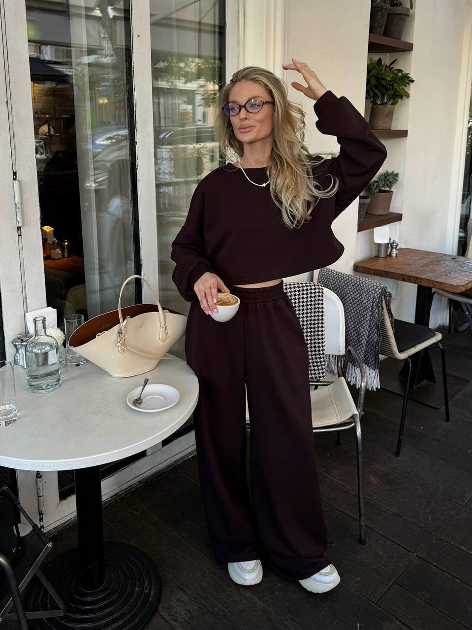Ensemble Relaxed pour Femmes avec Sweat-Shirt Court à Col Rond et Pantalon Jogging Palazzo Taille Haute Écho Archiv