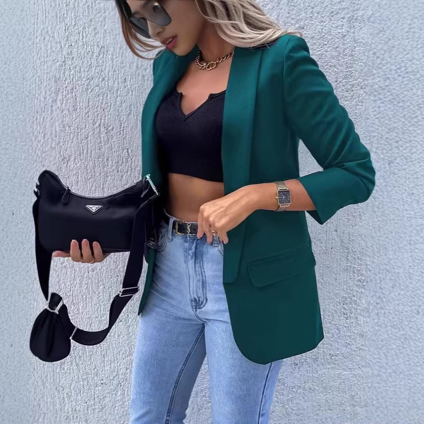 Blazer long à carreaux pour femmes avec coupe décontractée, poches plaquées et manches trois-quarts