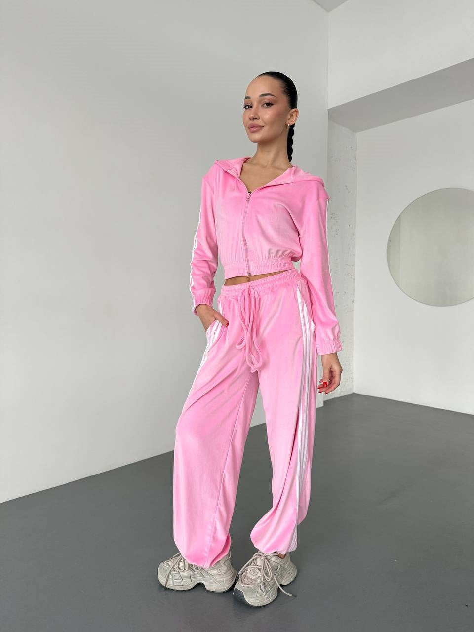 Ensemble de survêtement rétro en velours pour femmes avec rayures latérales, taille haute et fermeture éclair Echo Archiv