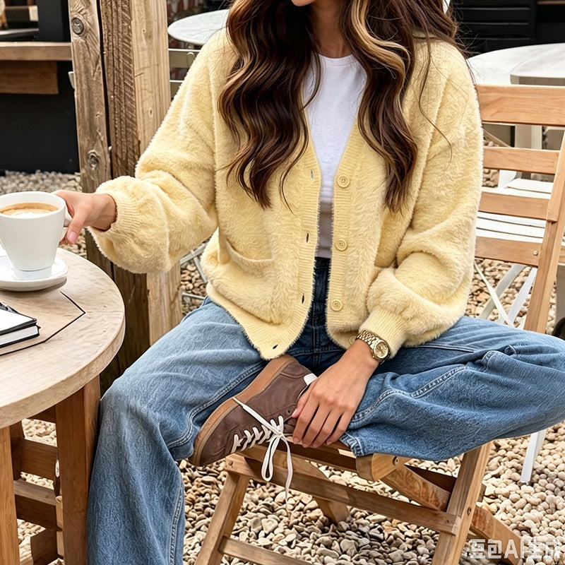Cardigan pour femmes avec décolleté en V, poches et boutons