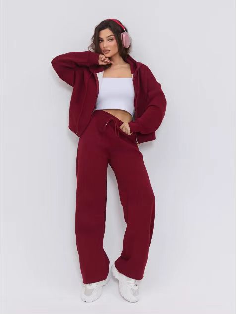 Ensemble de loungewear pour femmes en deux pièces avec capuche à fermeture éclair, jogger taille haute à jambes larges et poches passepoilées Echo Archiv