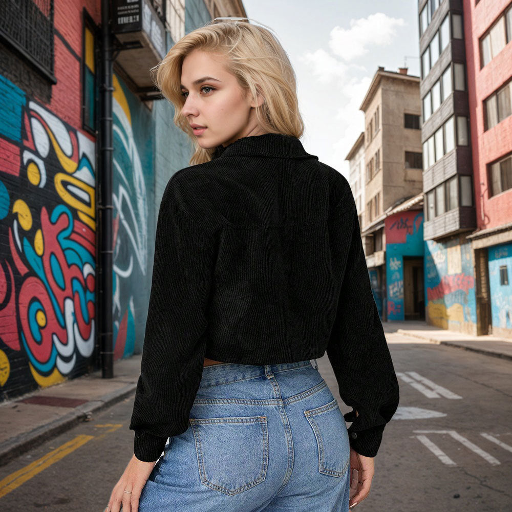 Veste courte en velours côtelé cintrée pour femmes avec poches poitrine et patte de boutonnage