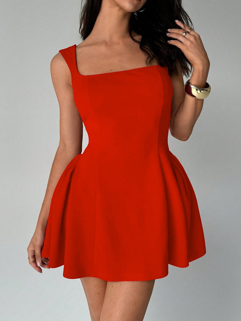 Robe Mini Fluide Femme avec Décolleté Carré et Jupe Évasée R&B