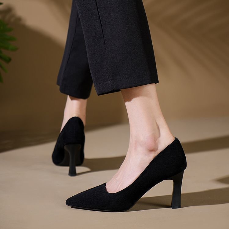 Escarpins mode pour femmes avec silhouette élégante R&B