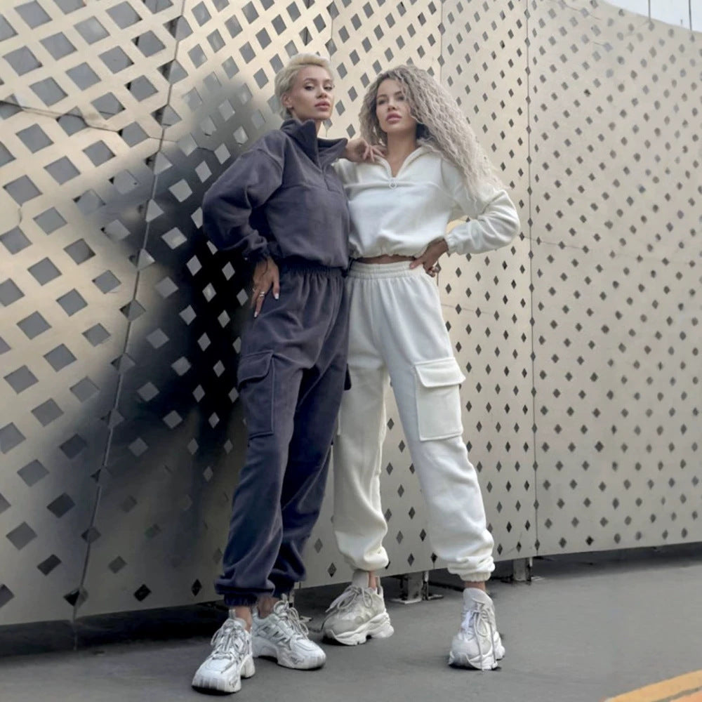 Ensemble de lounge sportif et élégant pour femmes en molleton de coton lourd avec col montant, poche kangourou et poche cargo Echo Archiv