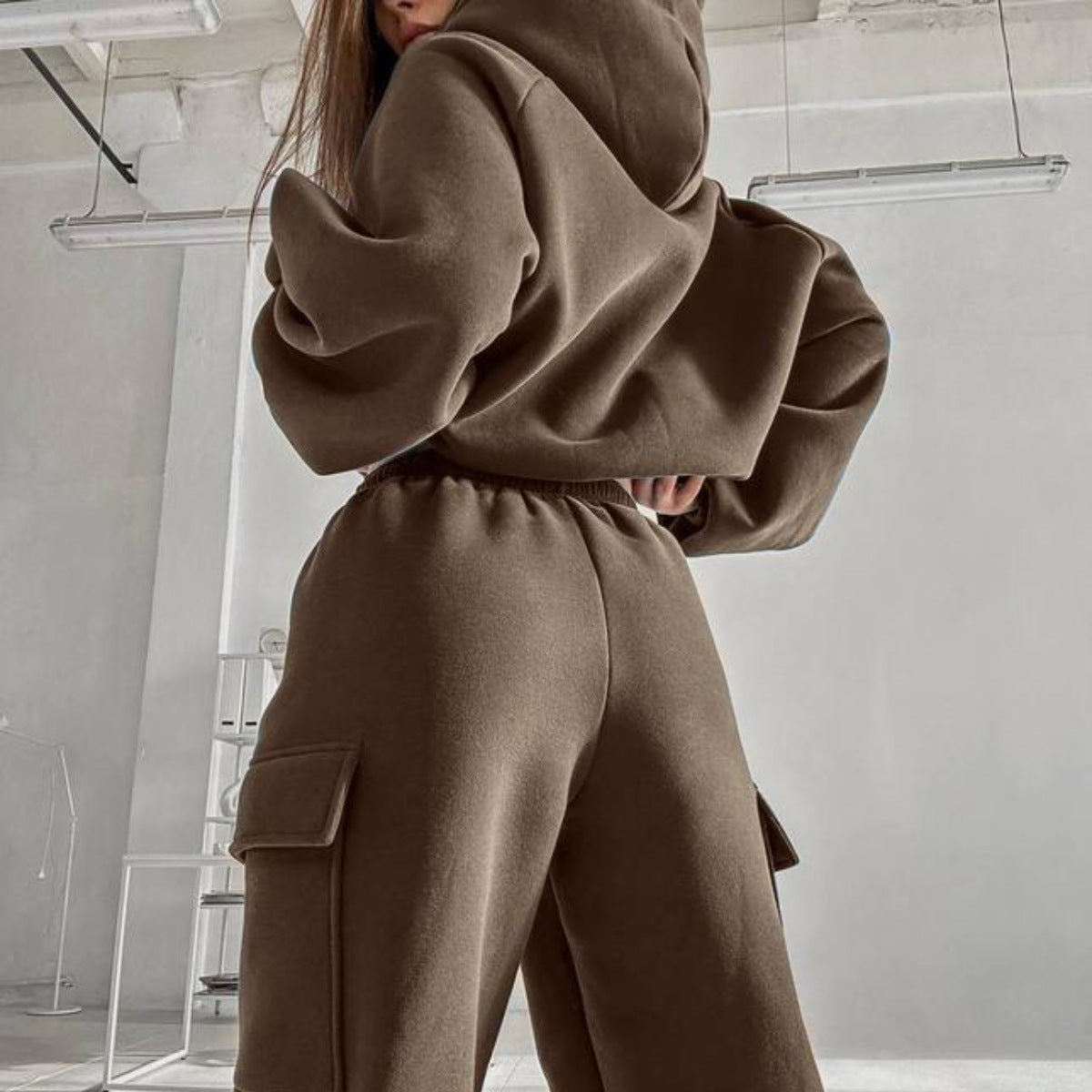 Ensemble de sweat à capuche oversize pour femmes avec poche kangourou et pantalon de jogging cargo