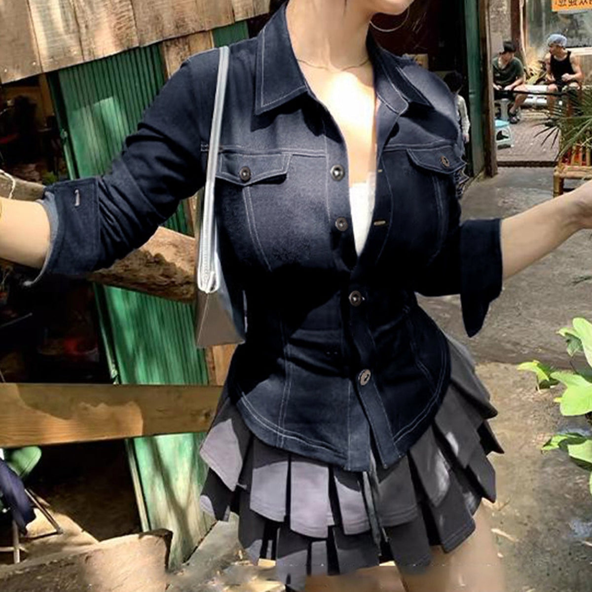 Veste en jean cintrée pour femmes avec coutures contrastantes marquées, poches poitrine et coupe flatteuse Echo Archiv