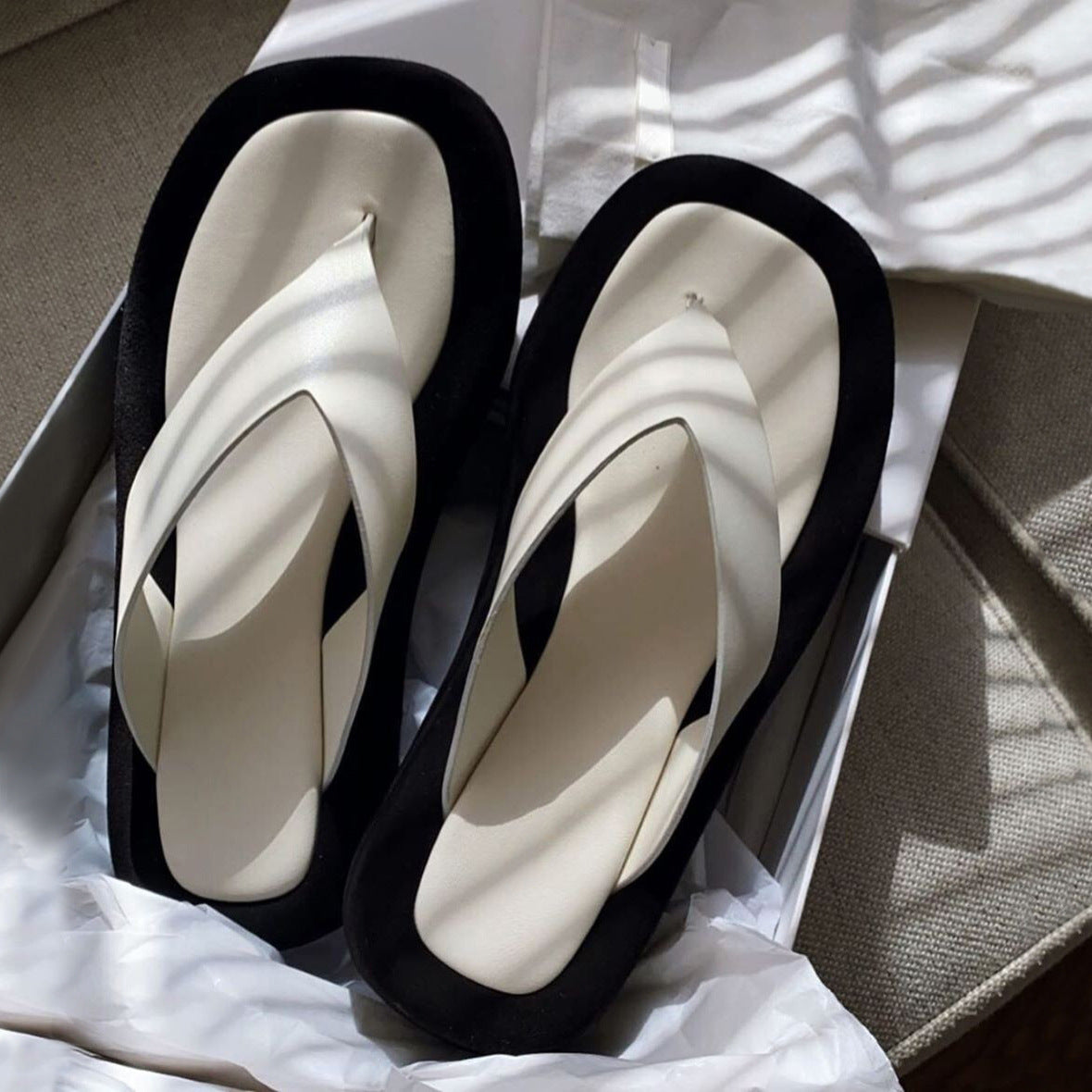 Sandales pour femmes confortables avec semelle rembourrée et dessous antidérapant R&B