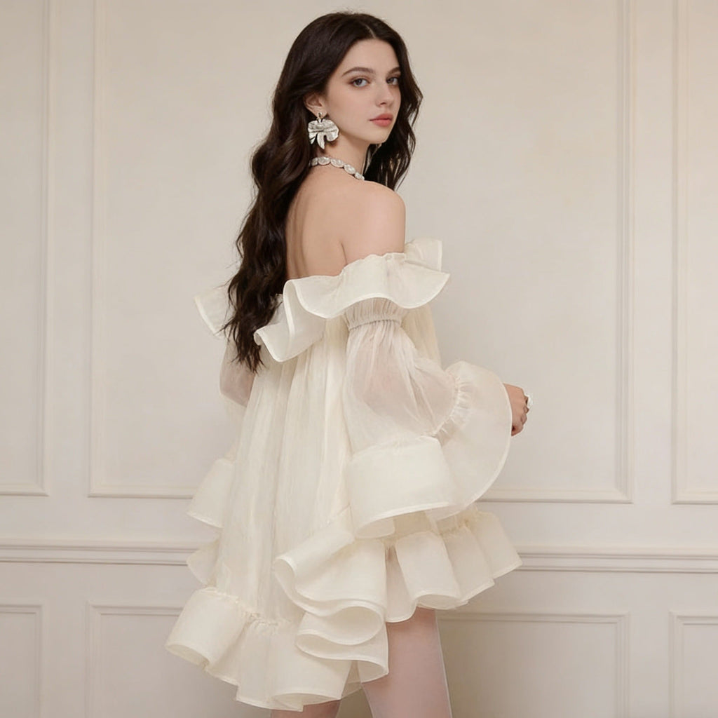 Robe mini romantique et ludique pour femmes avec volants et design sans épaules R&B