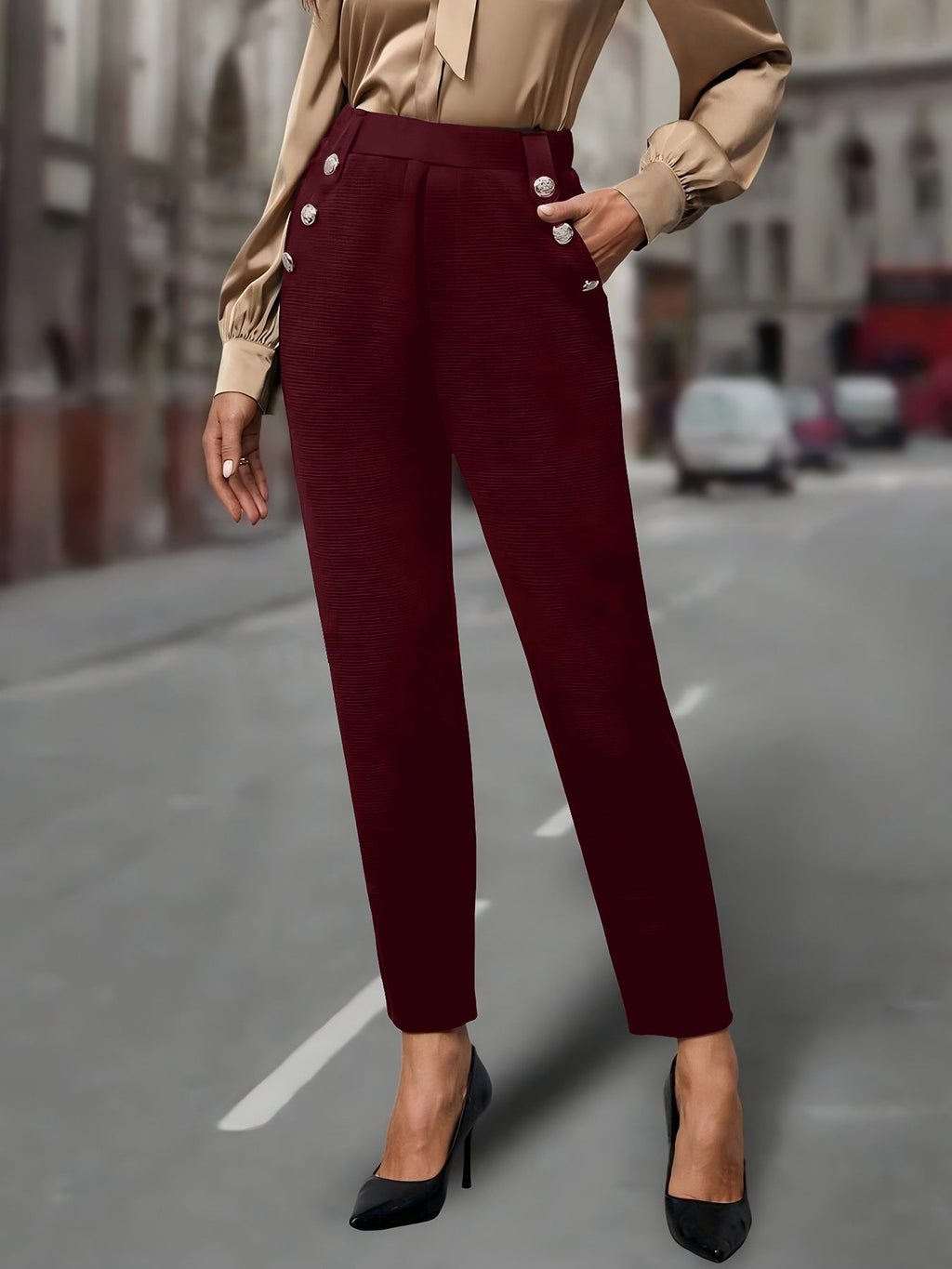 Pantalon de costume taille haute pour femmes avec boutons décoratifs