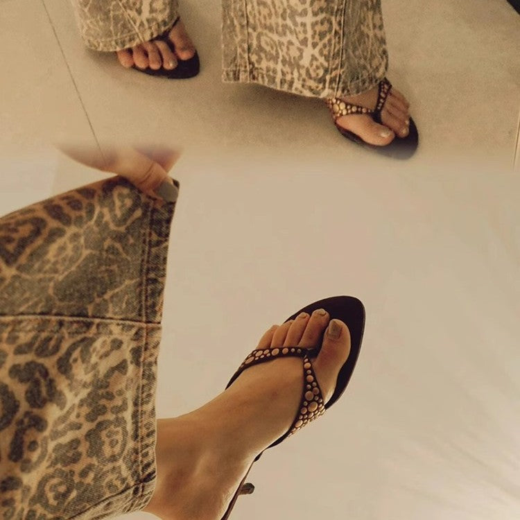 Sandales élégantes à lanières pour femmes avec détails métalliques tendance R&B
