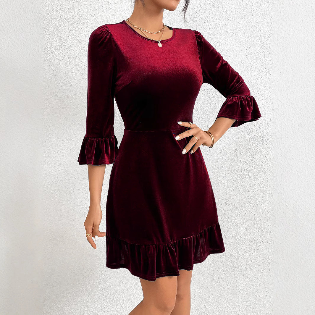 Robe mini en velours pour femmes avec ligne de corsage cintrée, manches volantées froncées et ourlet en niveaux Echo Archiv