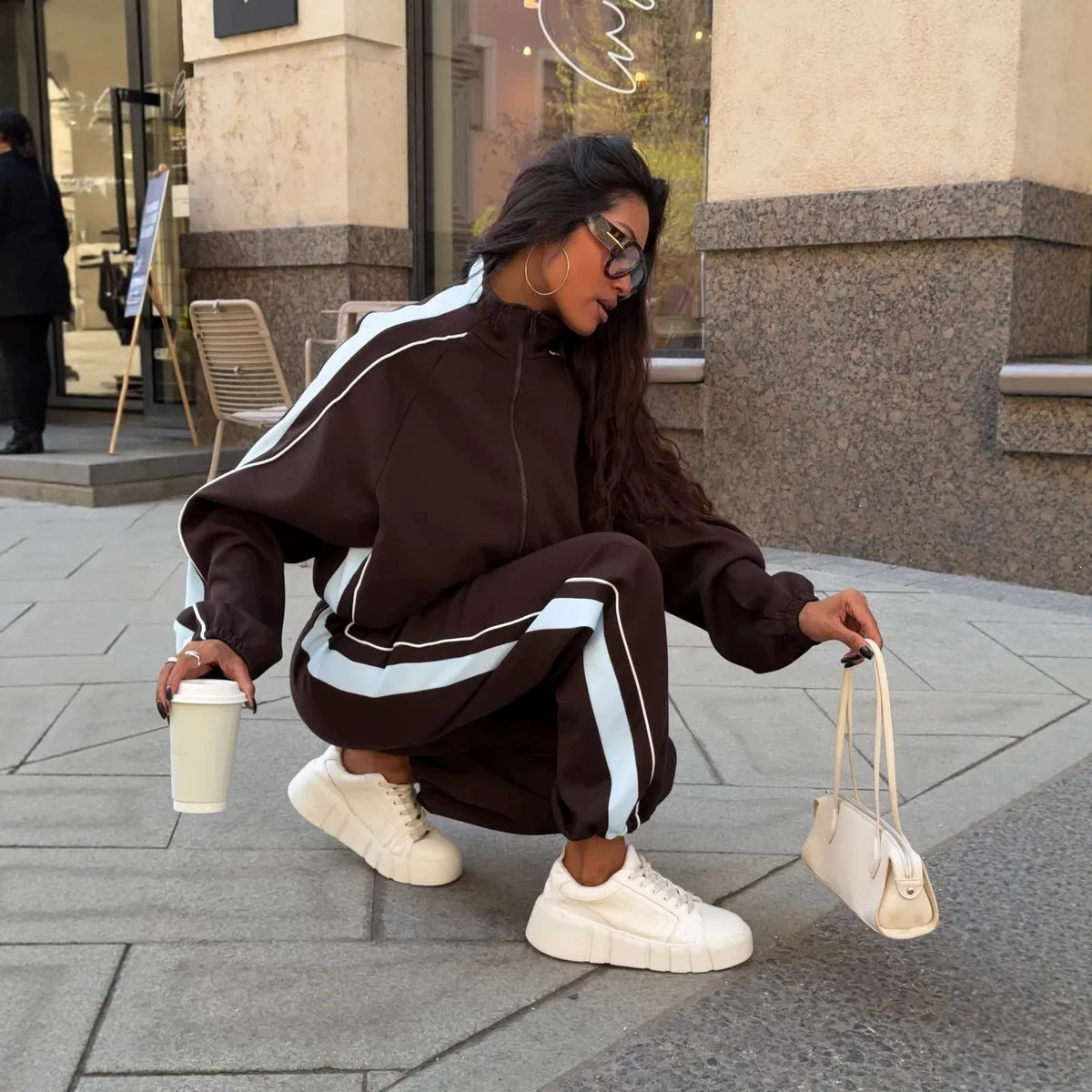 Ensemble de sweat à deux pièces pour femmes avec bandes contrastées sur les côtés Echoarchiv