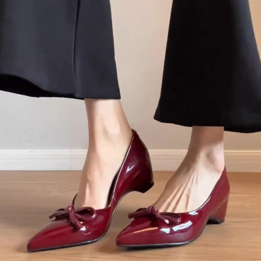 Pompes Slingback élégantes pour femmes avec une fine lanière et un talon bloc confortable R&B