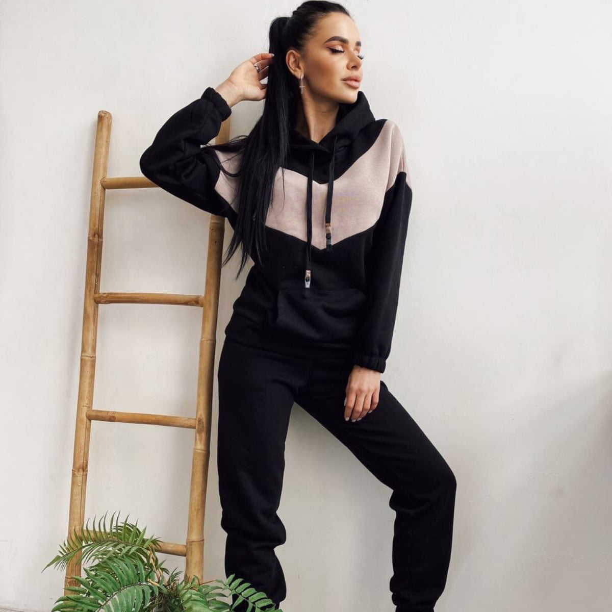 Ensemble de loungewear pour femmes en deux pièces avec sweat à capuche Chevron et jogging tapered Echo Archive