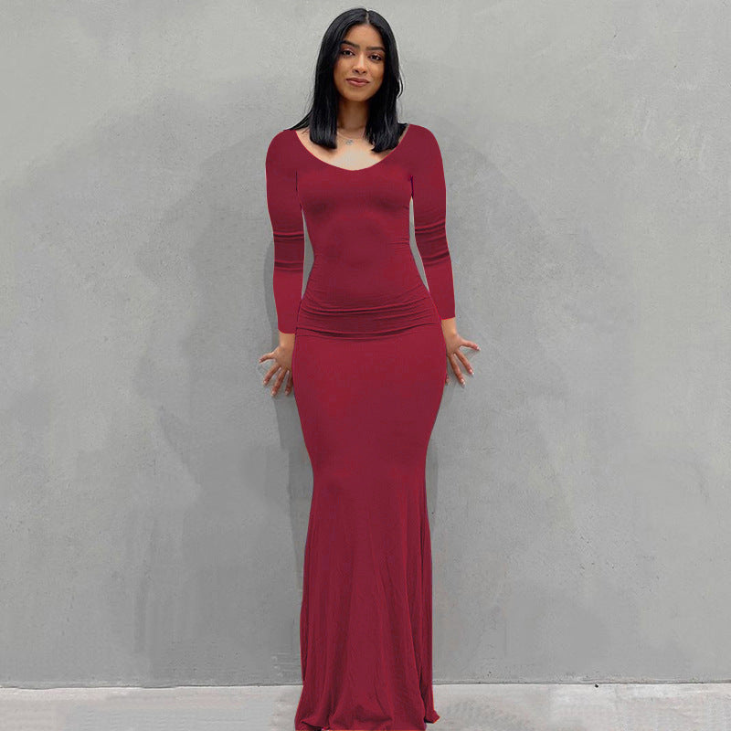 Robe maxi en jersey ajustée pour femmes avec drapés cintrés, manches longues et ourlet évasé Echoarchiv