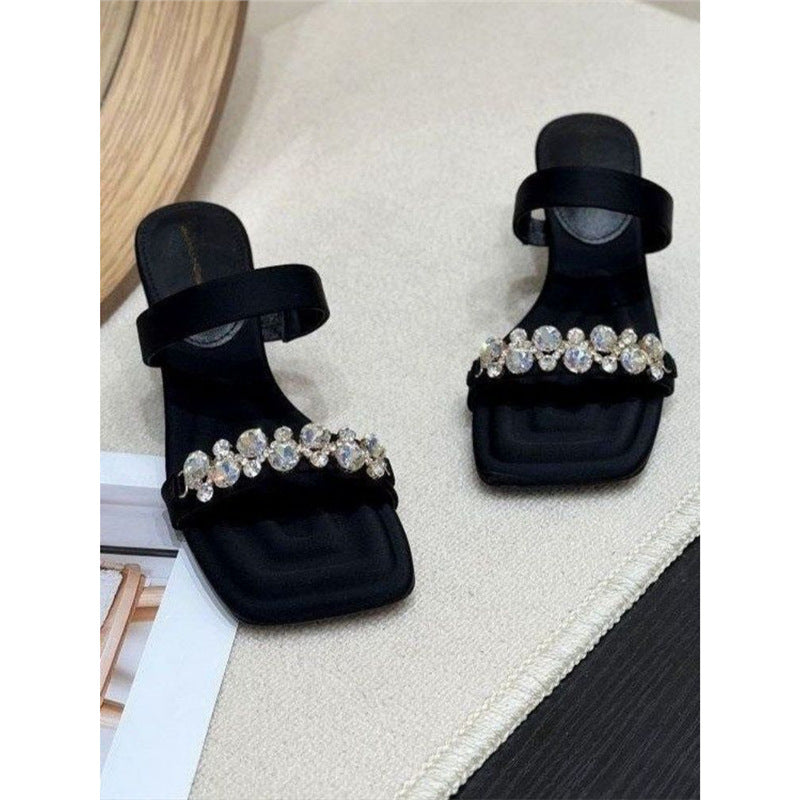 Pantoufles élégantes pour femmes avec des ornements en strass scintillants R&B