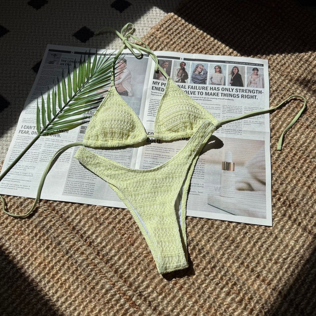 Bikini triangle pour femmes avec surface texturée et bretelles ludiques R&B