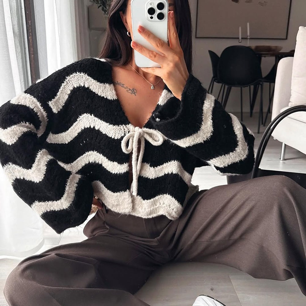 Cardigan court en peluche pour femmes avec texture en zigzag, lien et manches oversize